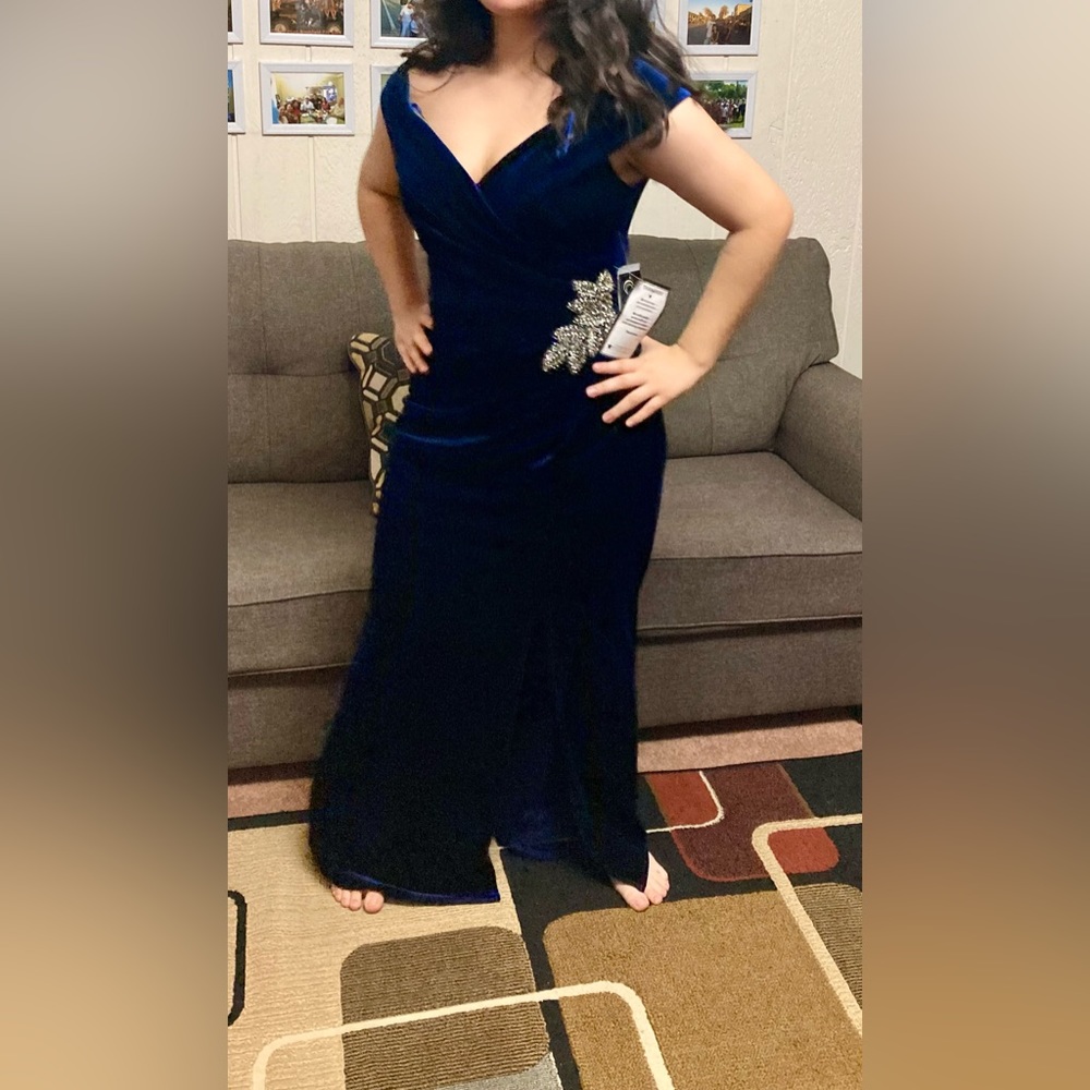 Long evening elegant dress. Off the shoulders straps. Suede material. Petite